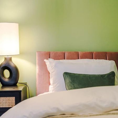 5 Bed Salford Sanctuary Retreat Villa Manchester Eksteriør bilde