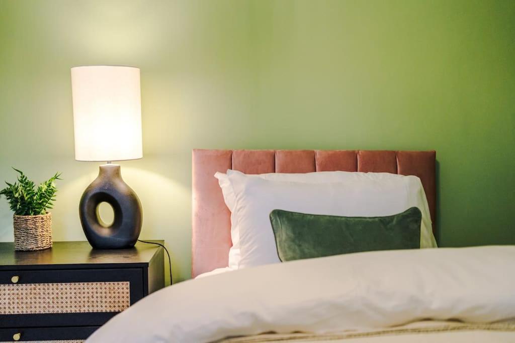 5 Bed Salford Sanctuary Retreat Villa Manchester Eksteriør bilde