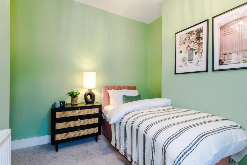 5 Bed Salford Sanctuary Retreat Villa Manchester Eksteriør bilde