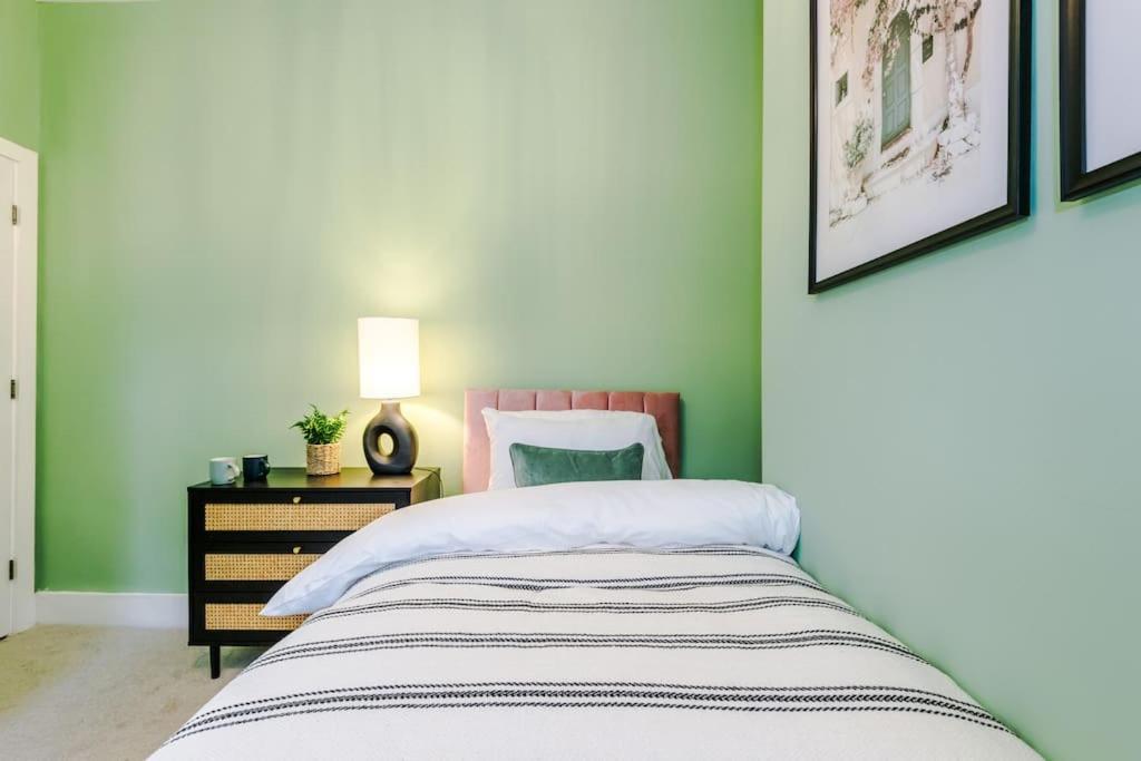 5 Bed Salford Sanctuary Retreat Villa Manchester Eksteriør bilde
