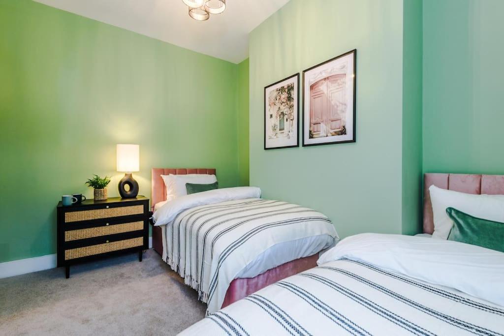 5 Bed Salford Sanctuary Retreat Villa Manchester Eksteriør bilde